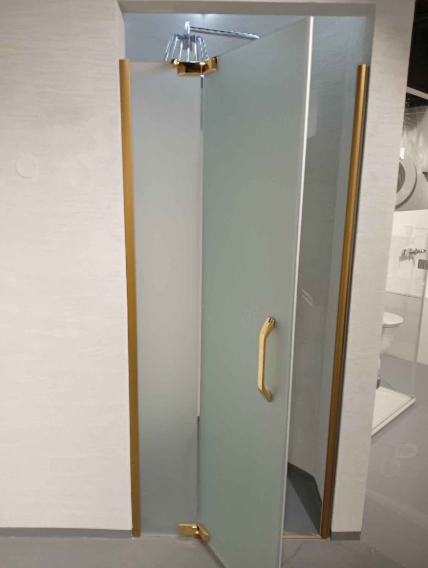 Фото Дверь в нишу Huppe Studio Paris PT0029.G02.315.708 блестящее золото