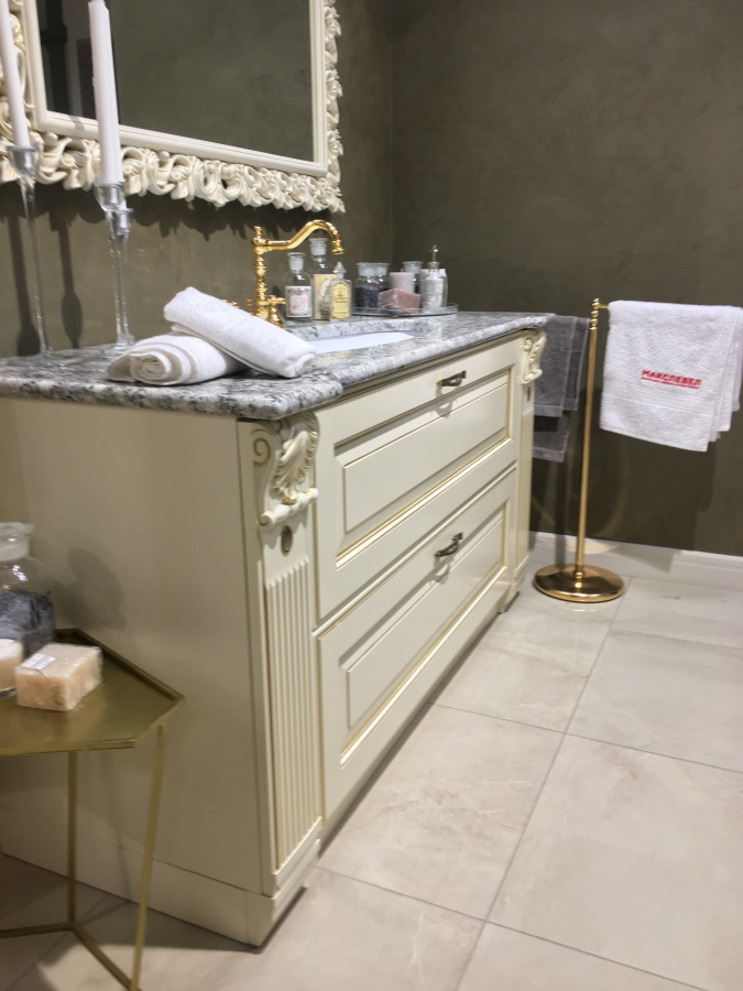 Фото Комплект мебели для ванной комнаты Scavolini Baltimora RAL1013 ORO